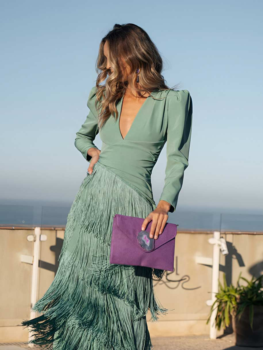 Francesca – Elegante vestido con flecos en color salvia