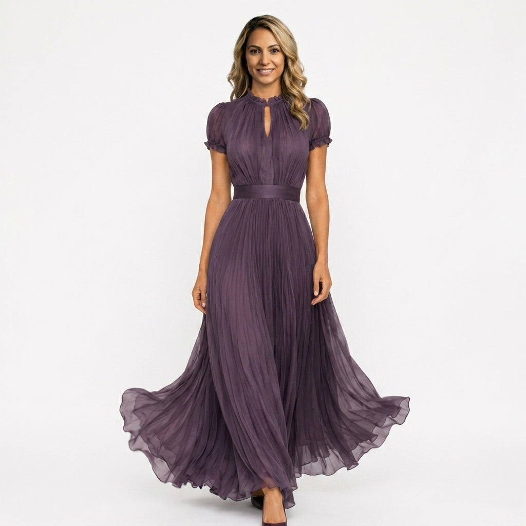 Flavia | Elegante vestido largo violeta con escote en forma de gota y encaje