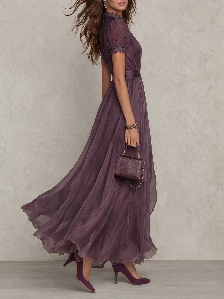Flavia | Elegante vestido largo violeta con escote en forma de gota y encaje