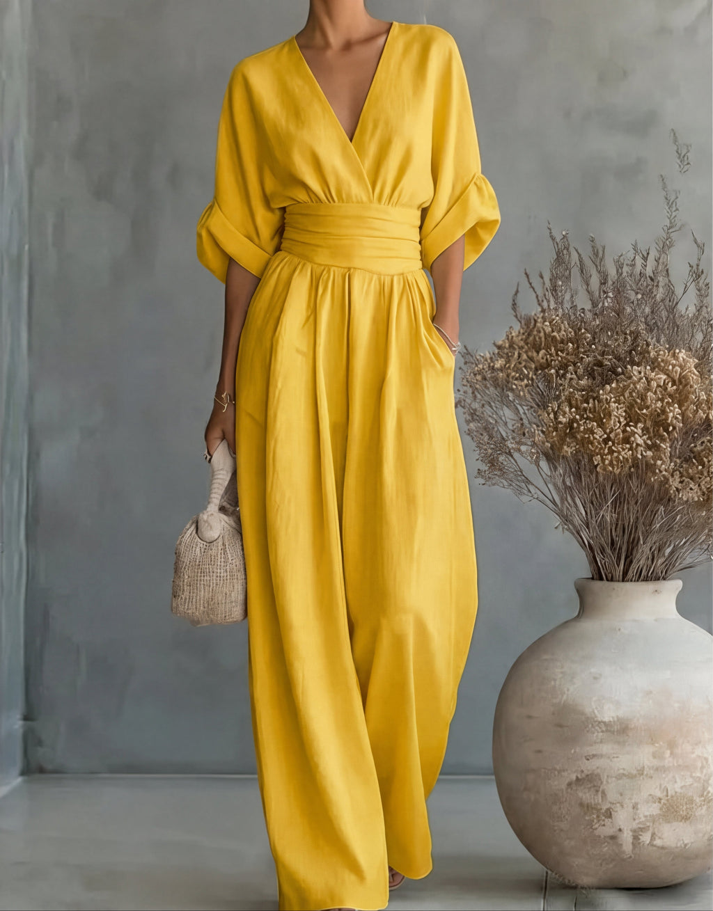 Renata | Tuta elegante con scollo a V e gamba larga