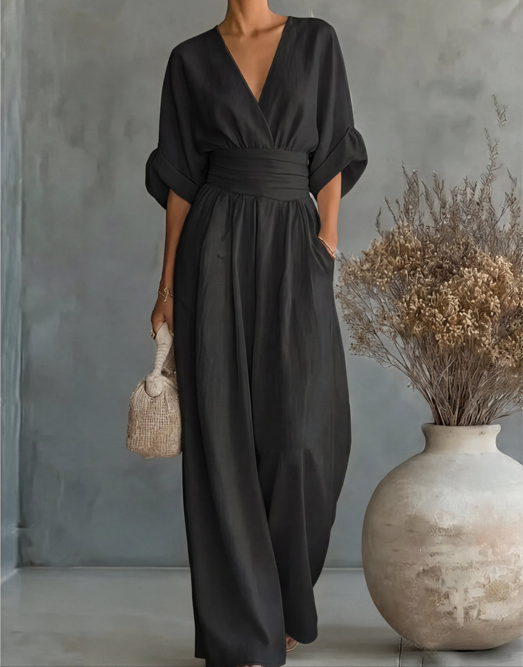 Renata | Tuta elegante con scollo a V e gamba larga