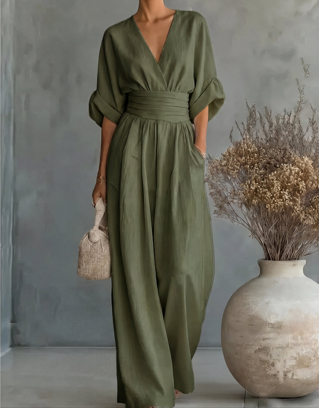 Renata | Tuta elegante con scollo a V e gamba larga