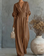 Renata | Tuta elegante con scollo a V e gamba larga